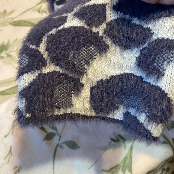 ⭐️Gorgeous and so comfy sweater coat⭐️
BIN 30 - Picture 8 of 9